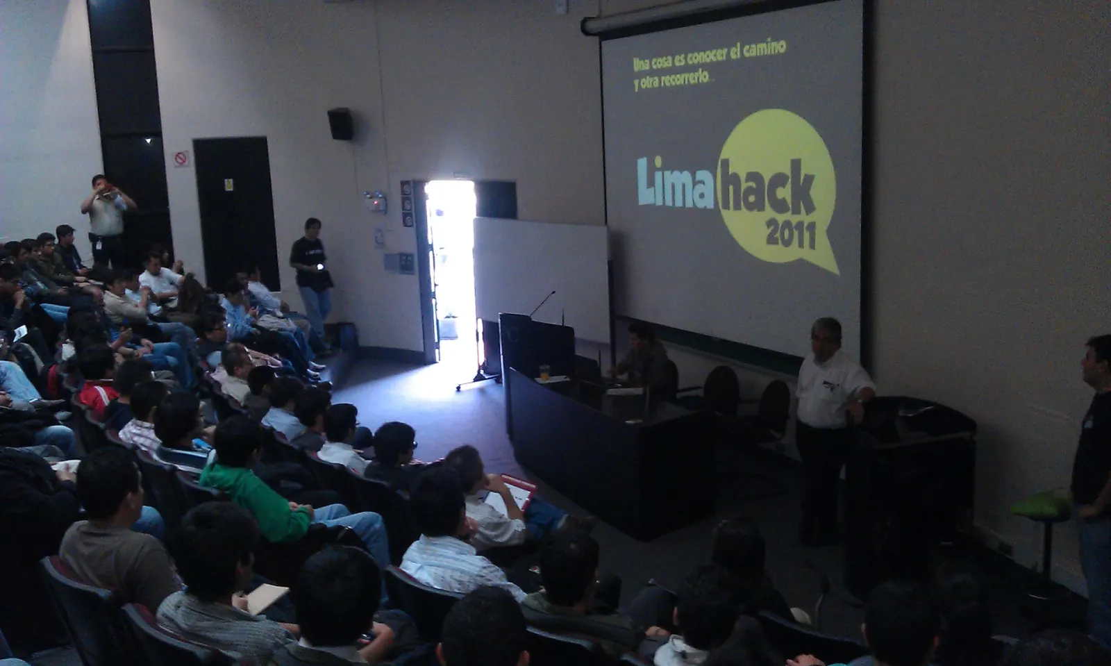 Auditorio lleno en LimaHack 2011, antecesor de PERÚHACK