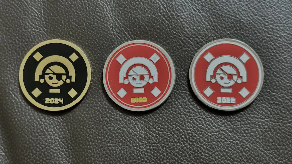 Challenge coins de PERÚHACK de distintas ediciones